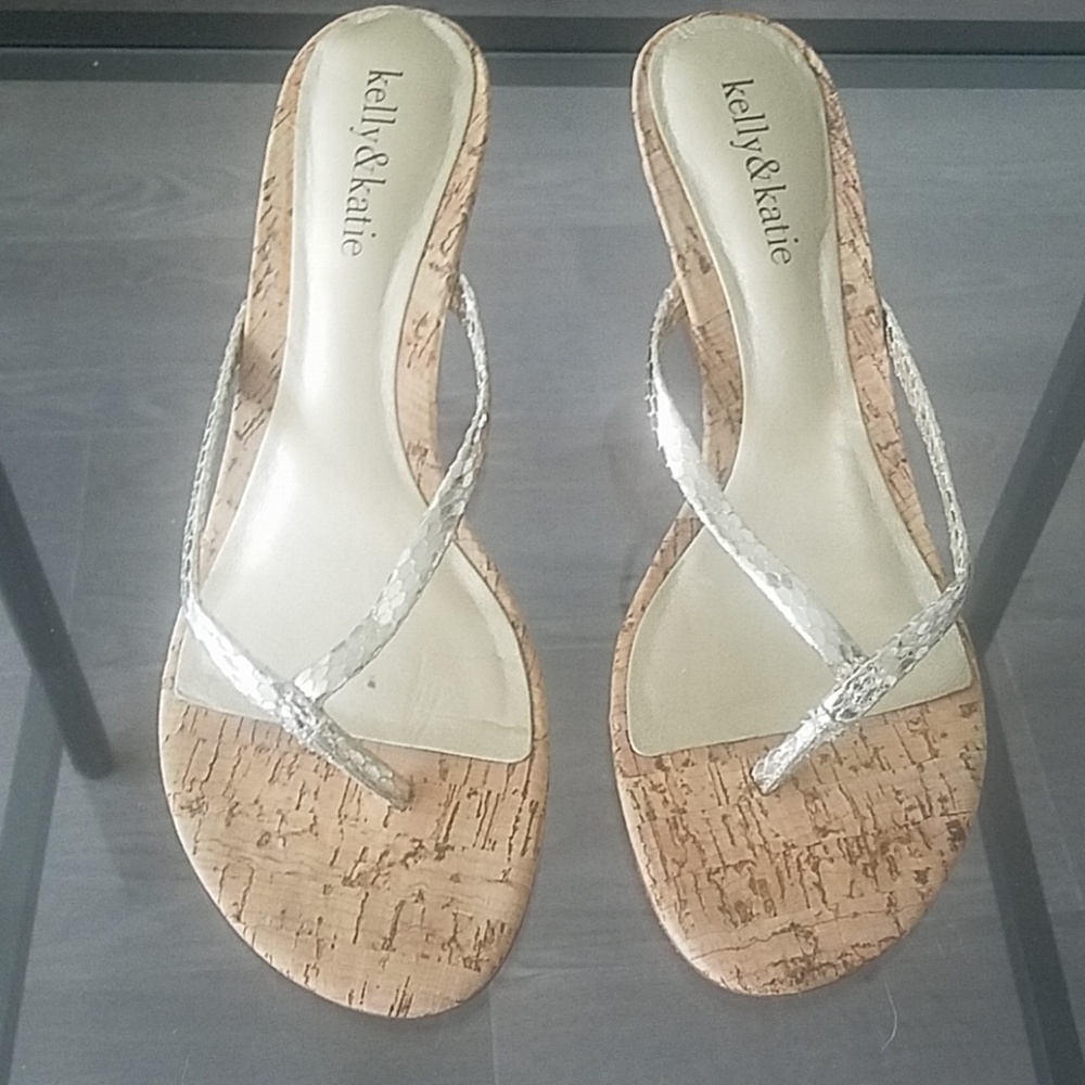 Women's thong wedge sandals, size 7.5, gold/cork